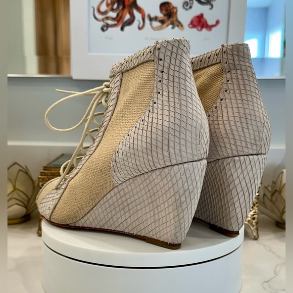 Elizabeth and James - Leather/Linen Open Front Lace-Up Wedge Heel - EUC 6 1/2 - Picture 7 of 15